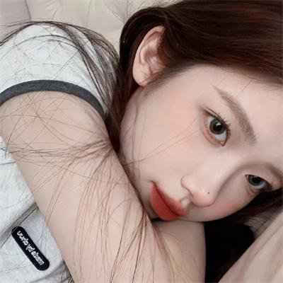 新生代小生被曝深夜密会神秘女子，短时间内豪宅门口画面流出